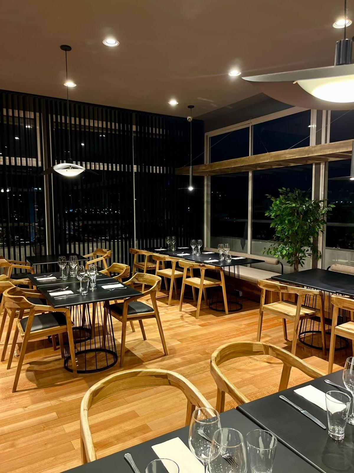 Hotel Mendoza Buitenkant foto