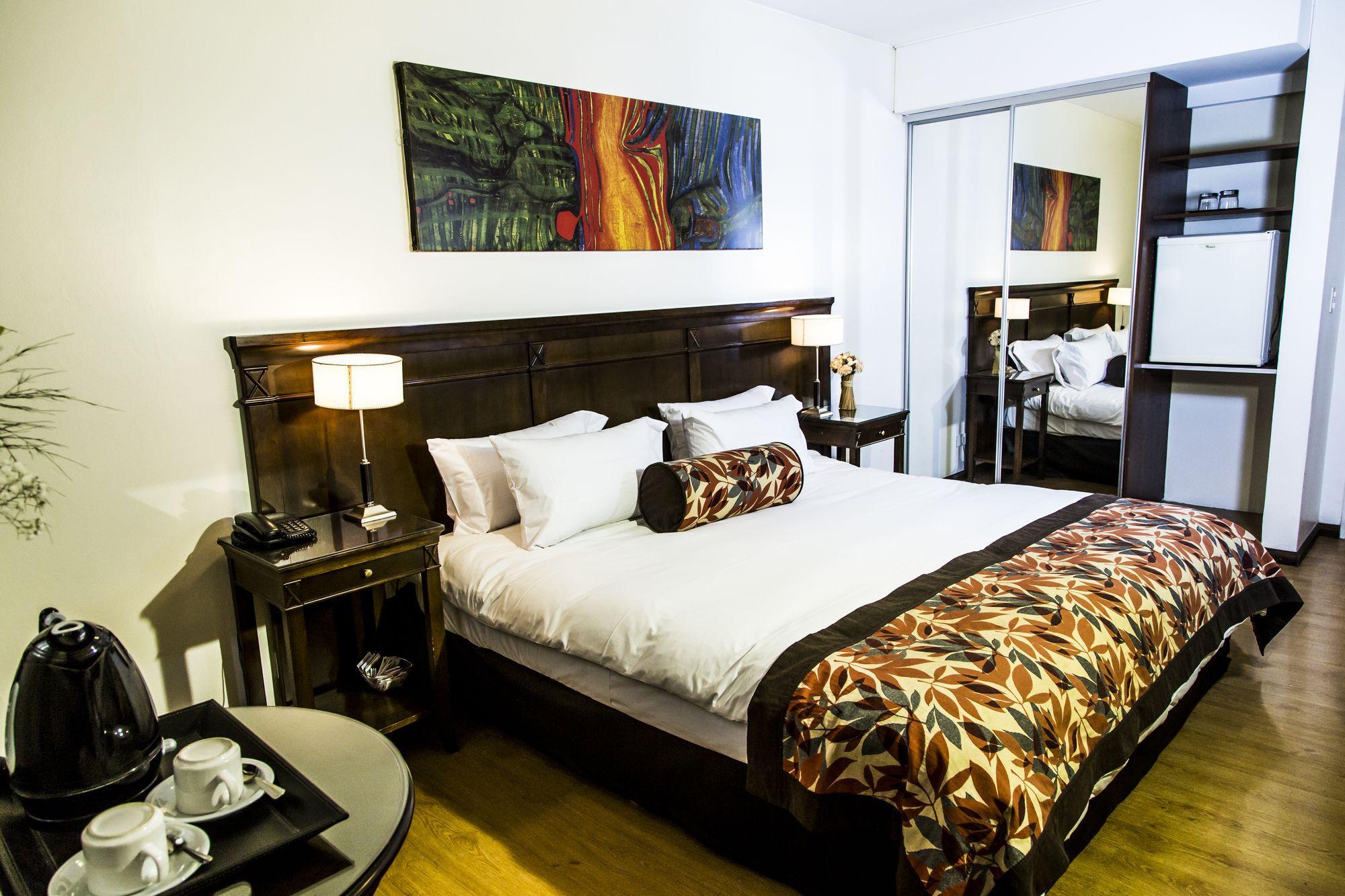 Hotel Mendoza Buitenkant foto